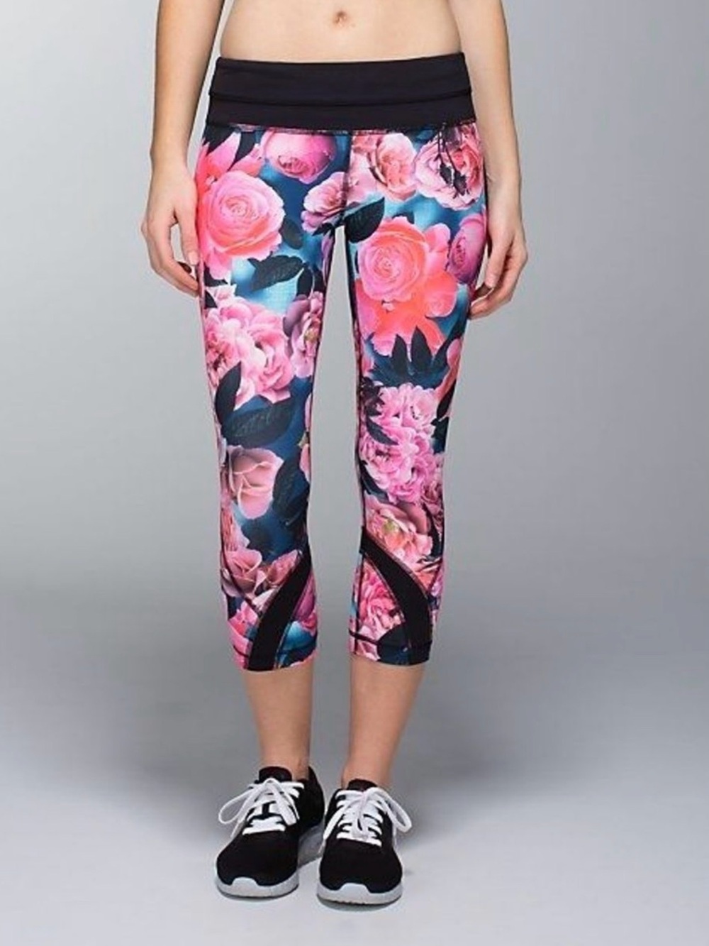 lululemon athletica run: inspire crop II Pink Floral Capri Leggings size 6